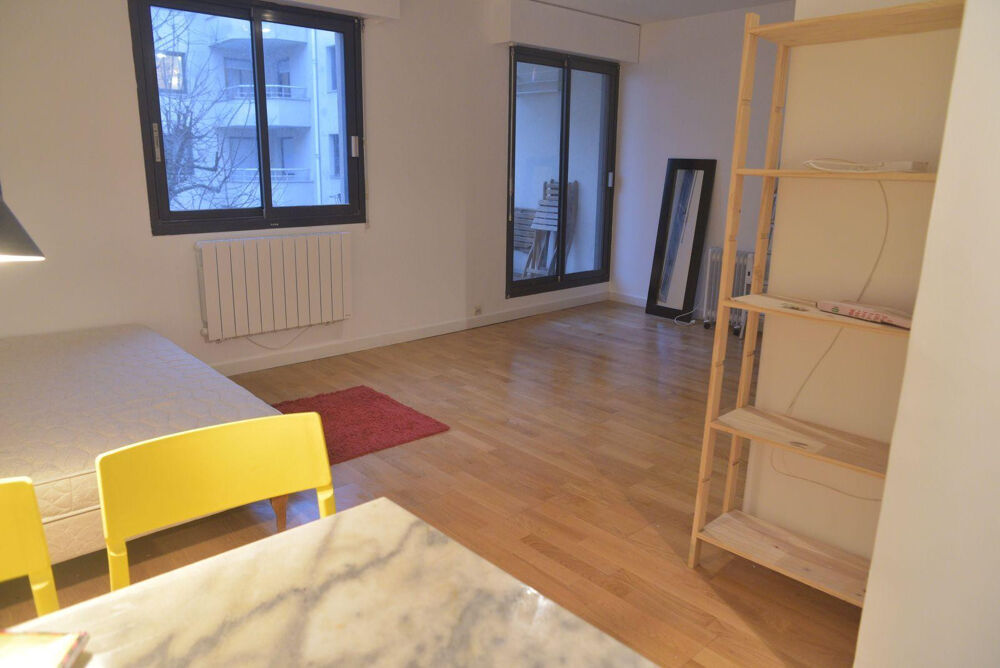 Location Appartement Studio de 34m2 à louer Paris 19