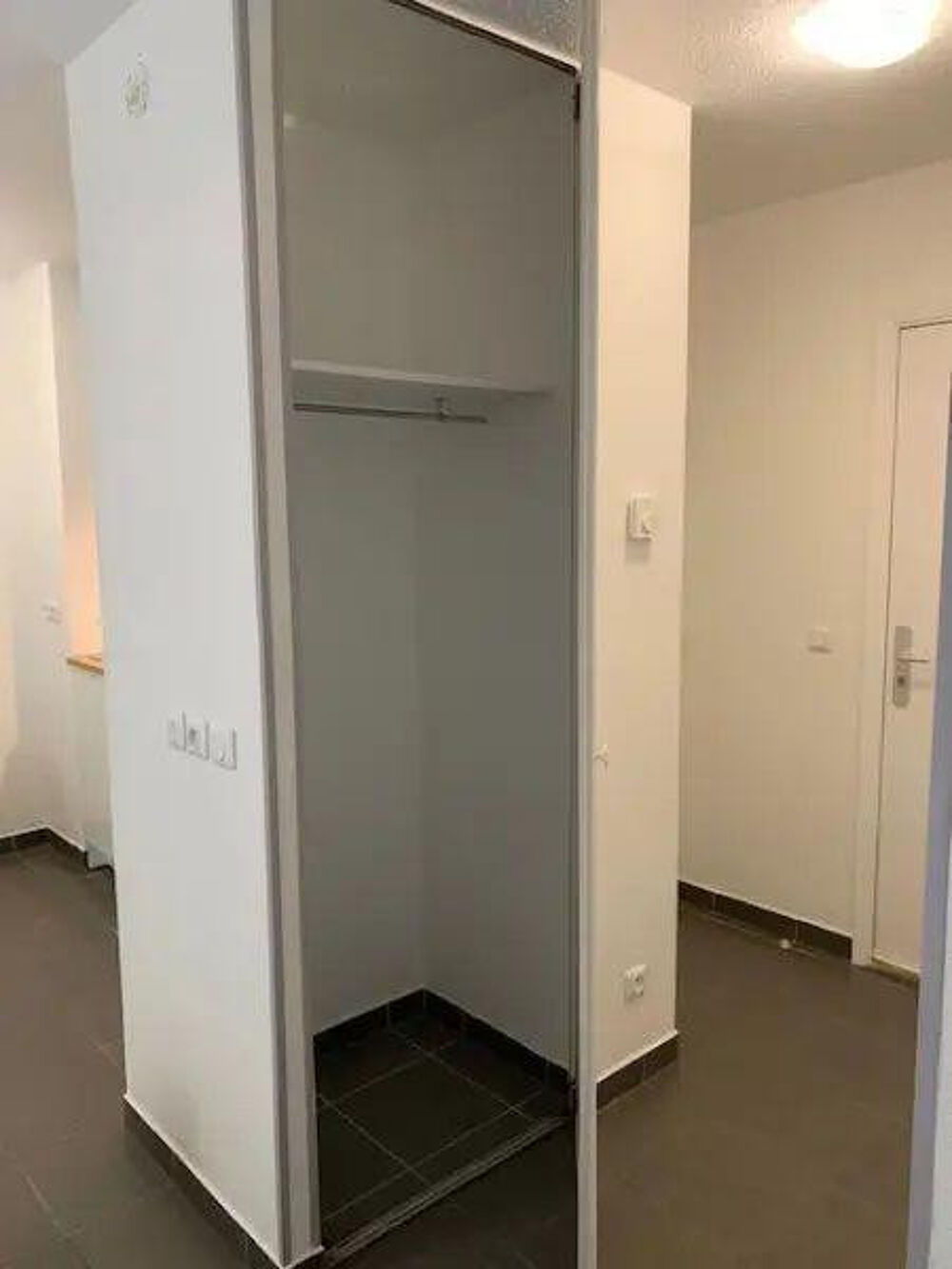 Location Appartement Studio refait à neuf, calme avec terrasse Nice