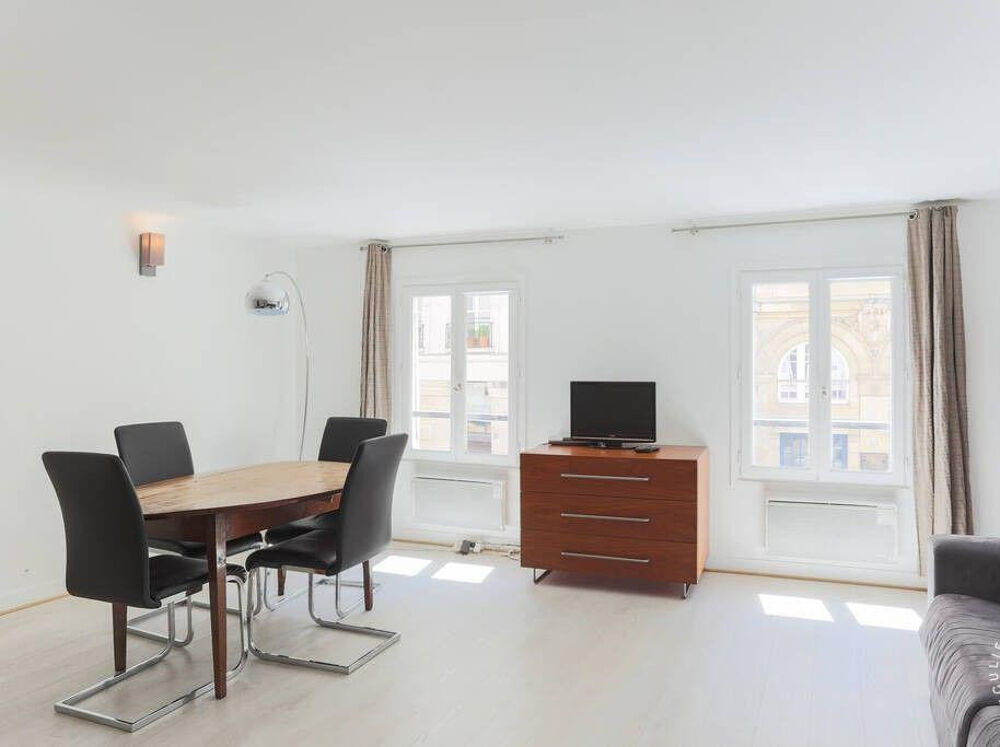 Location Appartement Superbe studio meublé 43m² au cœur du Marais Paris 4