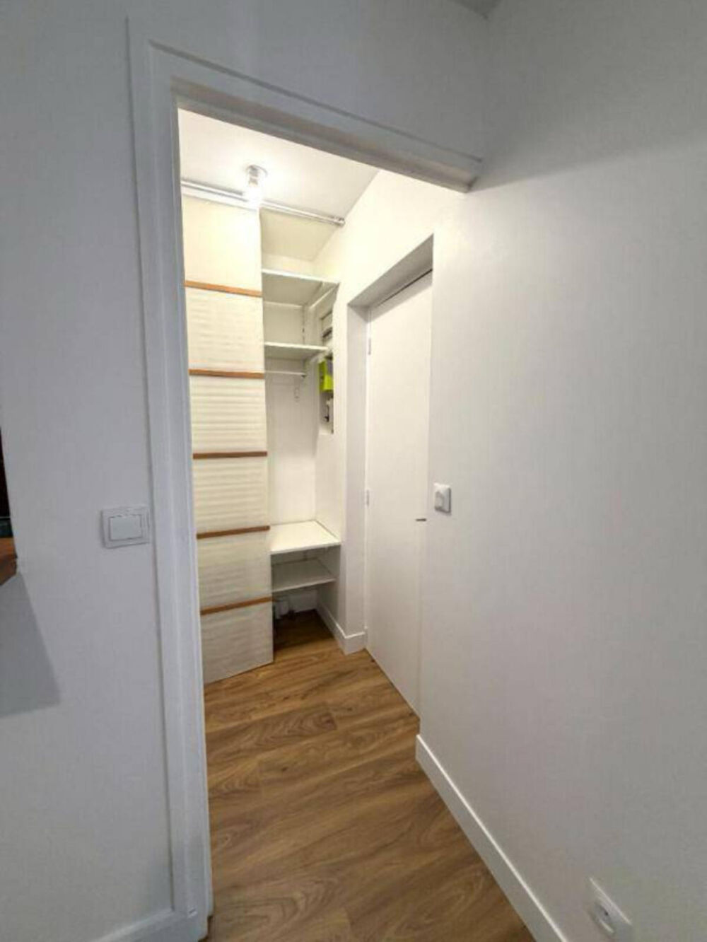 Location Appartement Studio 29m2 Paris 20