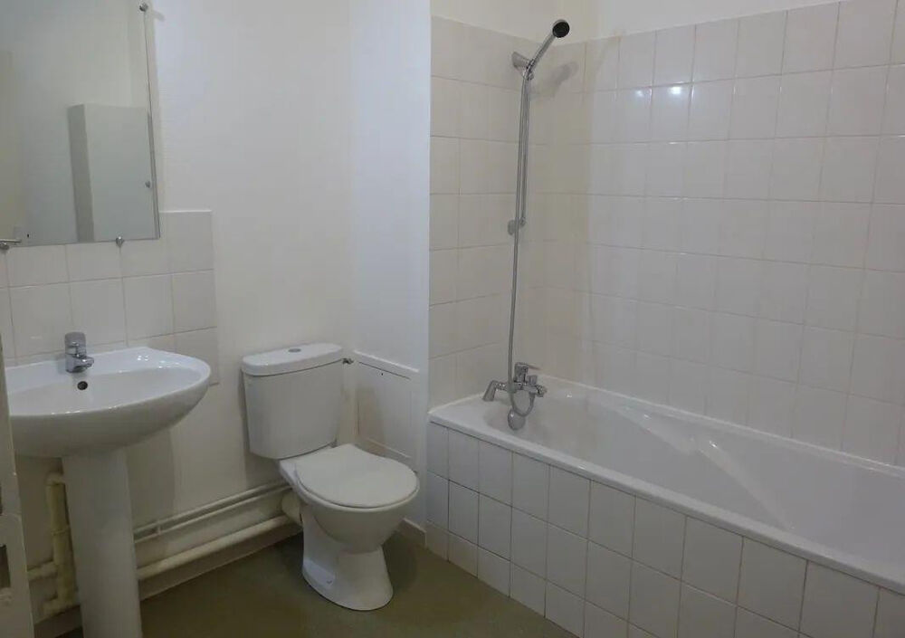 Location Appartement Beau studio, clair, parfait état. 22 m² à Clermont Clermont-ferrand