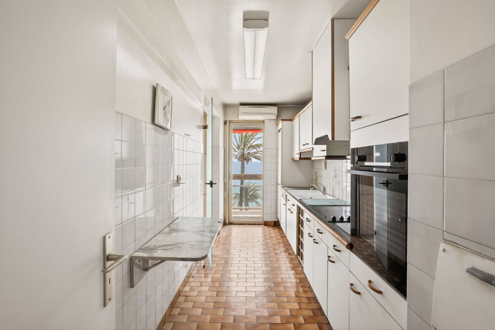 Nice - Promenade des Anglais - Appartement 3 pièces de 113 m² avec un fort potentiel d'aménagement