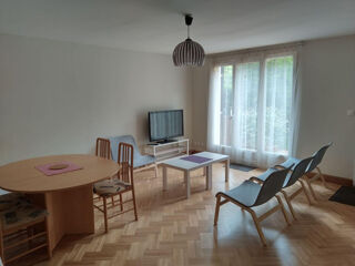  Appartement à louer 1 pièce 92 m²