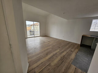  Appartement à louer 5 pièces 94 m²