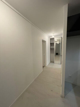  Appartement à louer 4 pièces 81 m²