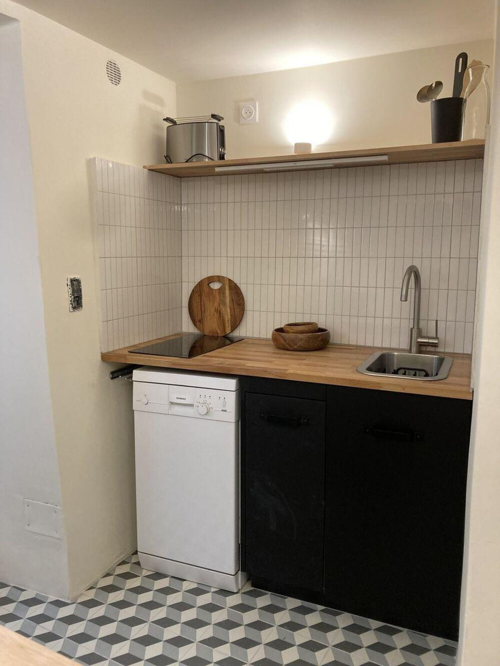 Location Appartement Beau Studio meublé 22m² avec grand patio privé Aix-en-provence