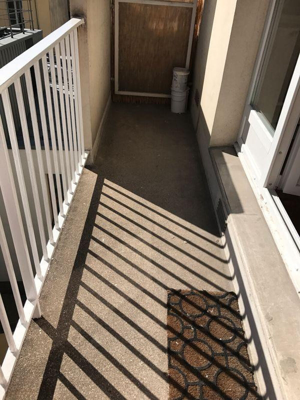 Location Appartement Studio 26 m² avec balcon, lumineux calme, Pyrénées Paris 20