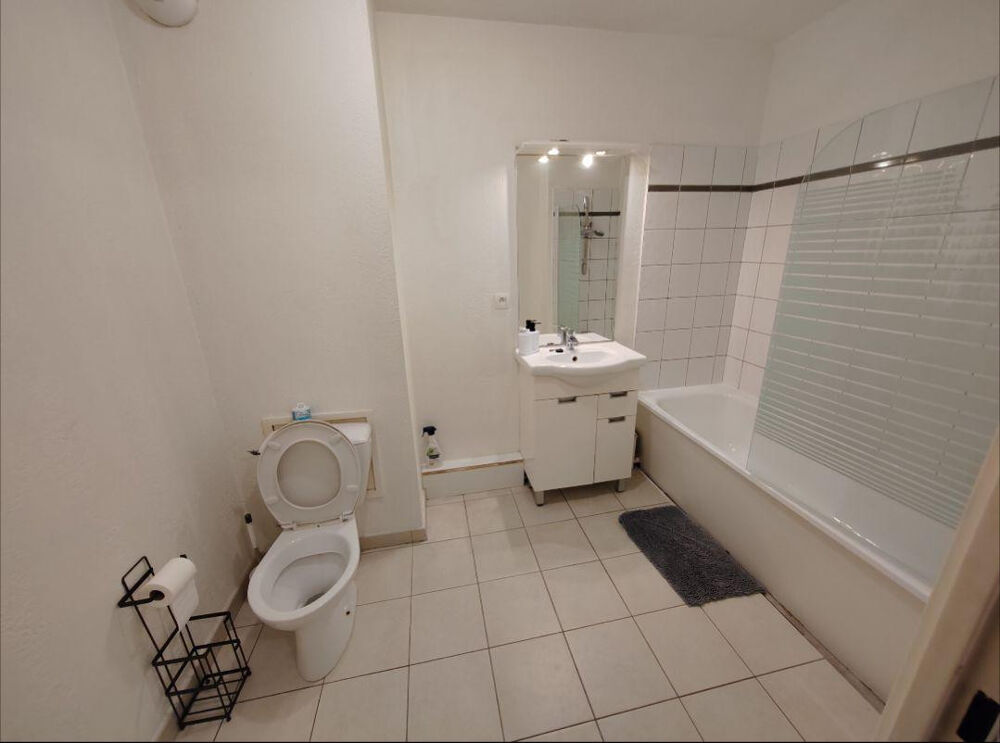 Location Appartement T2 a tourcoing avec balcon et parking. Metro Tourcoing