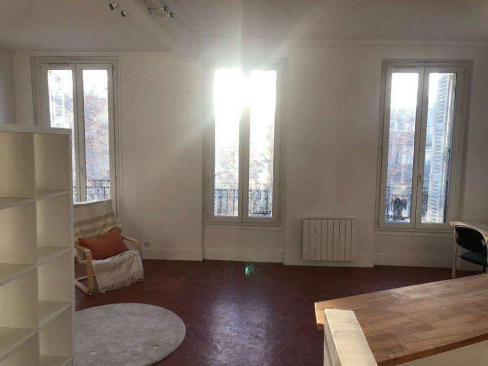Location Appartement Beau studio meublé 35m² cours Julien Marseille 6