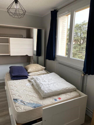  Appartement à louer 1 pièce 65 m²