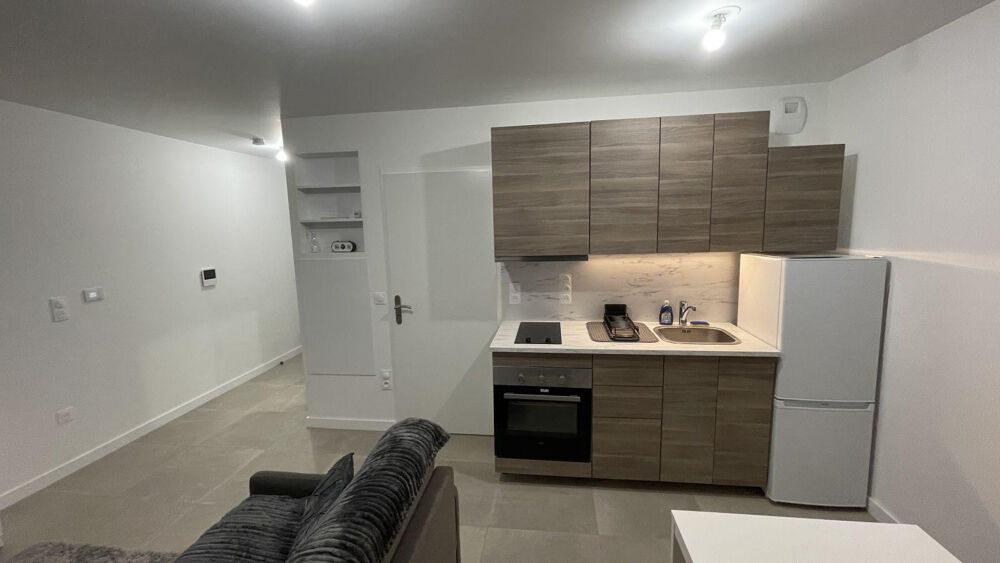 Location Appartement Studio balcon Au pied du métro ligne 11 et RER E Rosny-sous-bois