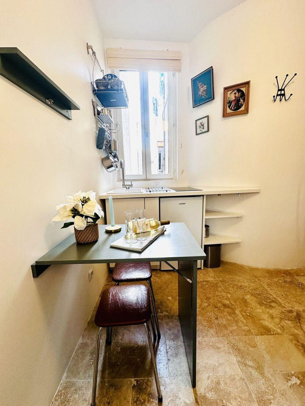 Location Appartement Beau studio meublé 11m² refait à neuf Paris 10