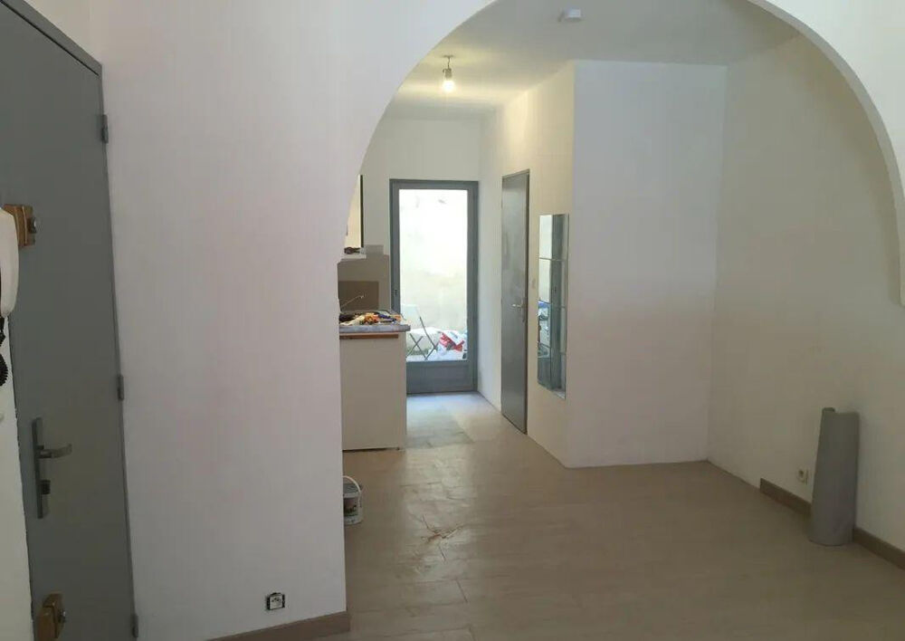 Beau studio 21M²+courette près de la gare