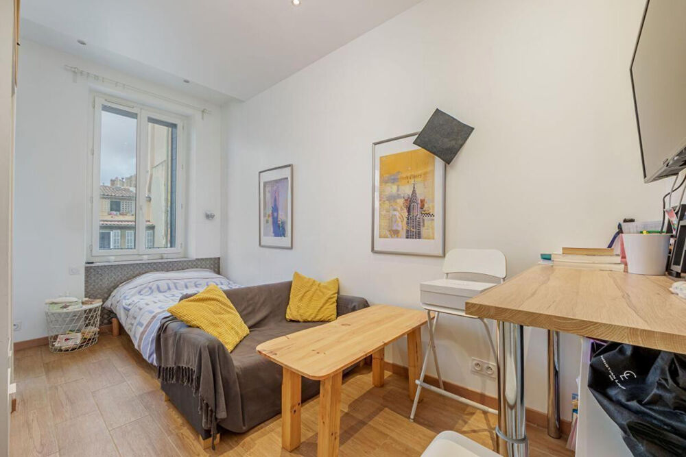 Location Appartement Beau studio meublé 17m² avec grand balcon Marseille 1