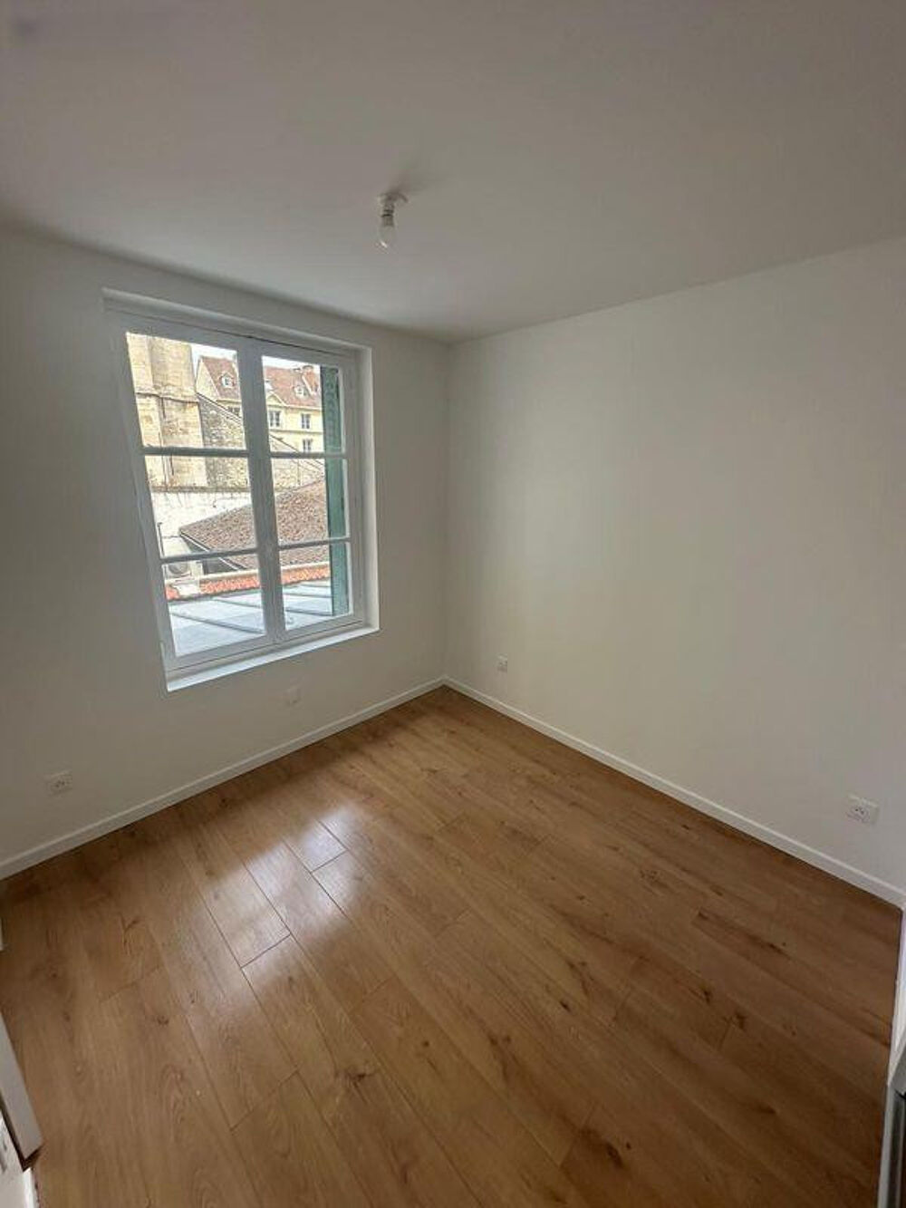 Location Appartement Beau 2P 22m² entièrement rénové Vue remarquable Mantes-la-jolie