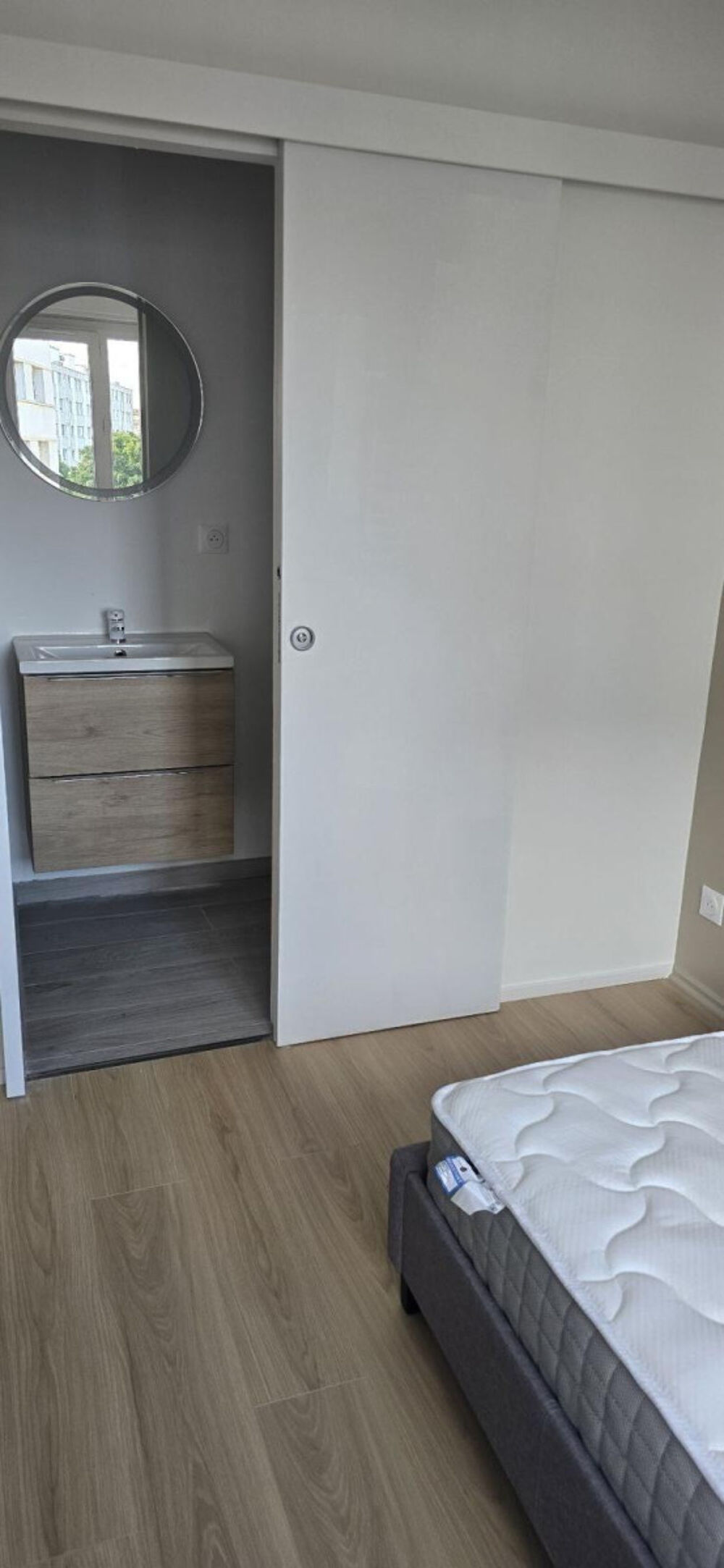 Location Appartement Chambre rénovée Gratte-Ciel – Métro 2 min – Balcon Villeurbanne