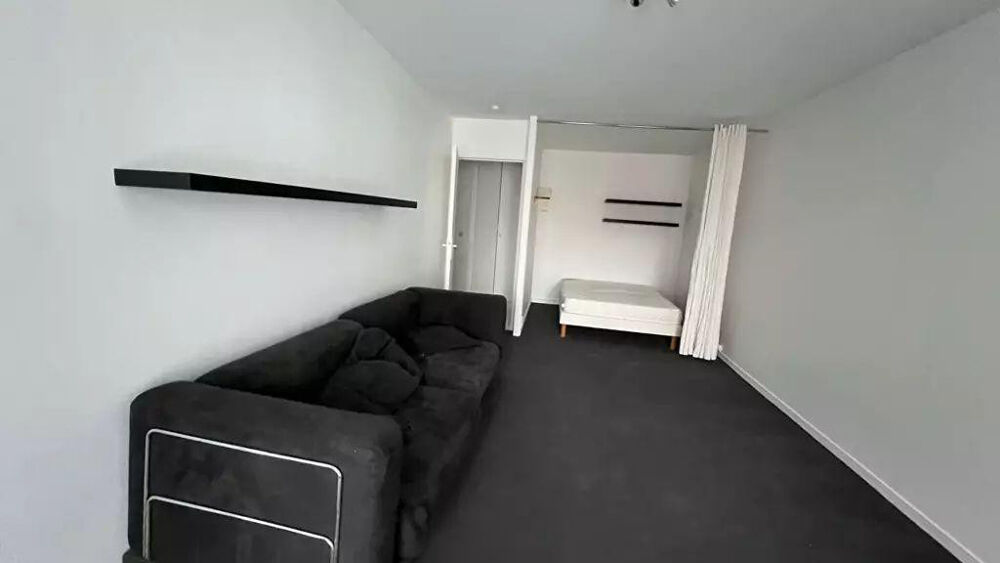 Location Appartement T1bis de 36m2 avec balcon, cave et parking Paris18 Paris 18