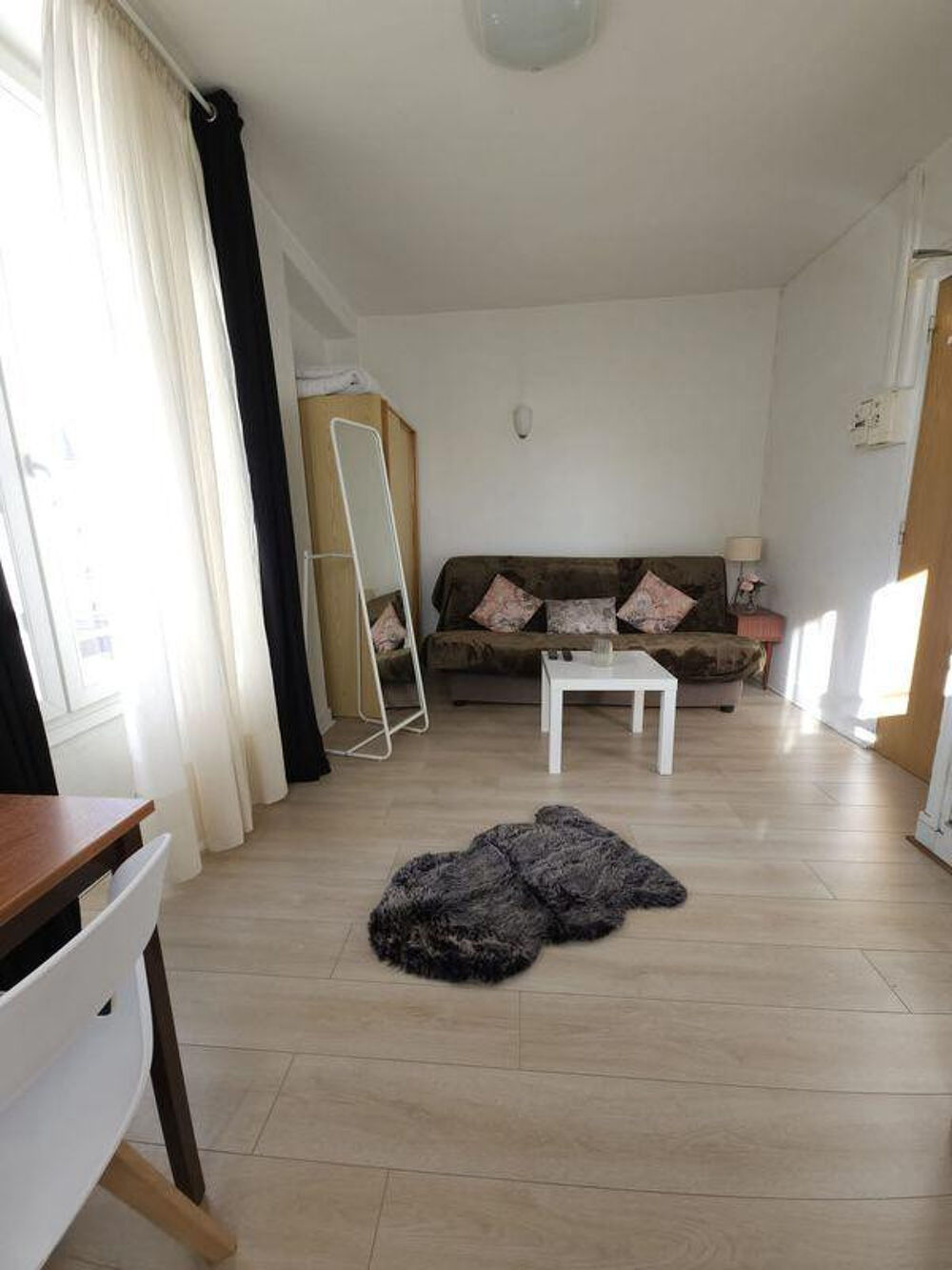 Location Appartement Studio meublé métro commerce paris 15ème Paris 15