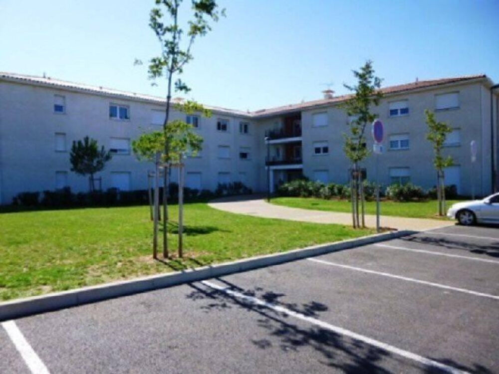 Location Appartement Studio meublé au calme avec place de parking Rodilhan