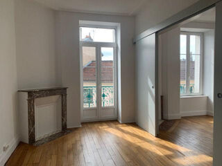  Appartement à louer 2 pièces 46 m²