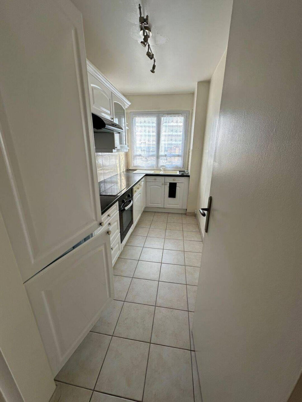 Location Appartement Studio lumineux 31m² vue dégagée, parking et cave Alfortville
