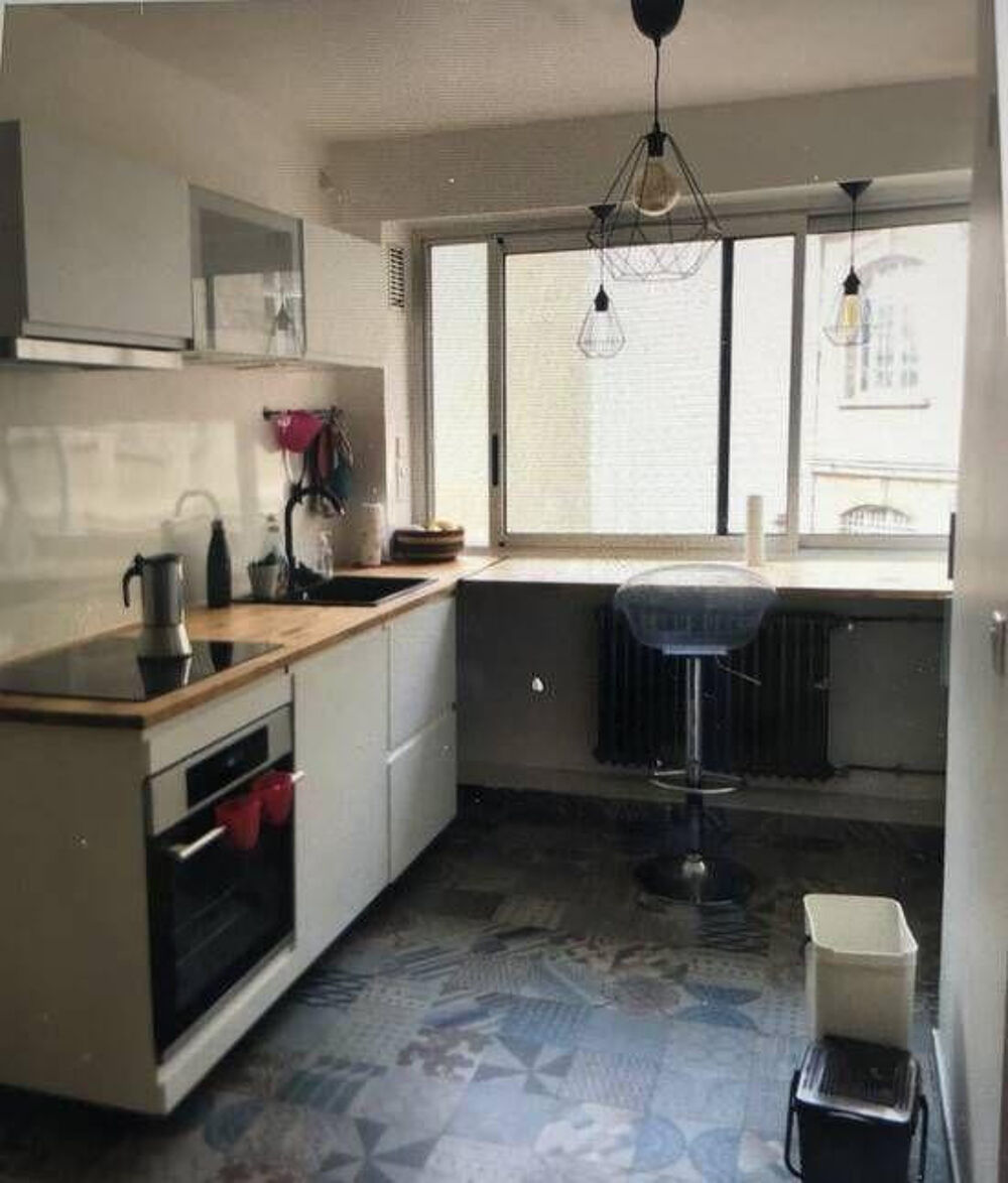Location Appartement Beau et grand studio meublé 43m² Buttes Chaumont Paris 19