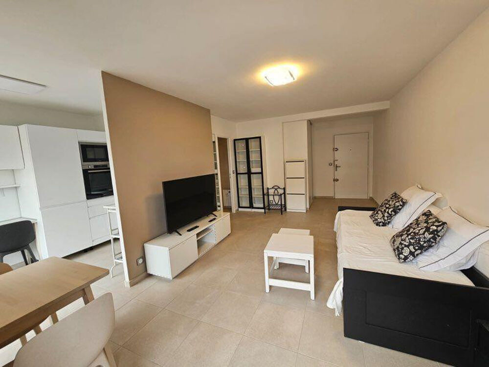 Location Appartement Beau studio meublé 32m² refait à neuf Marseille 3