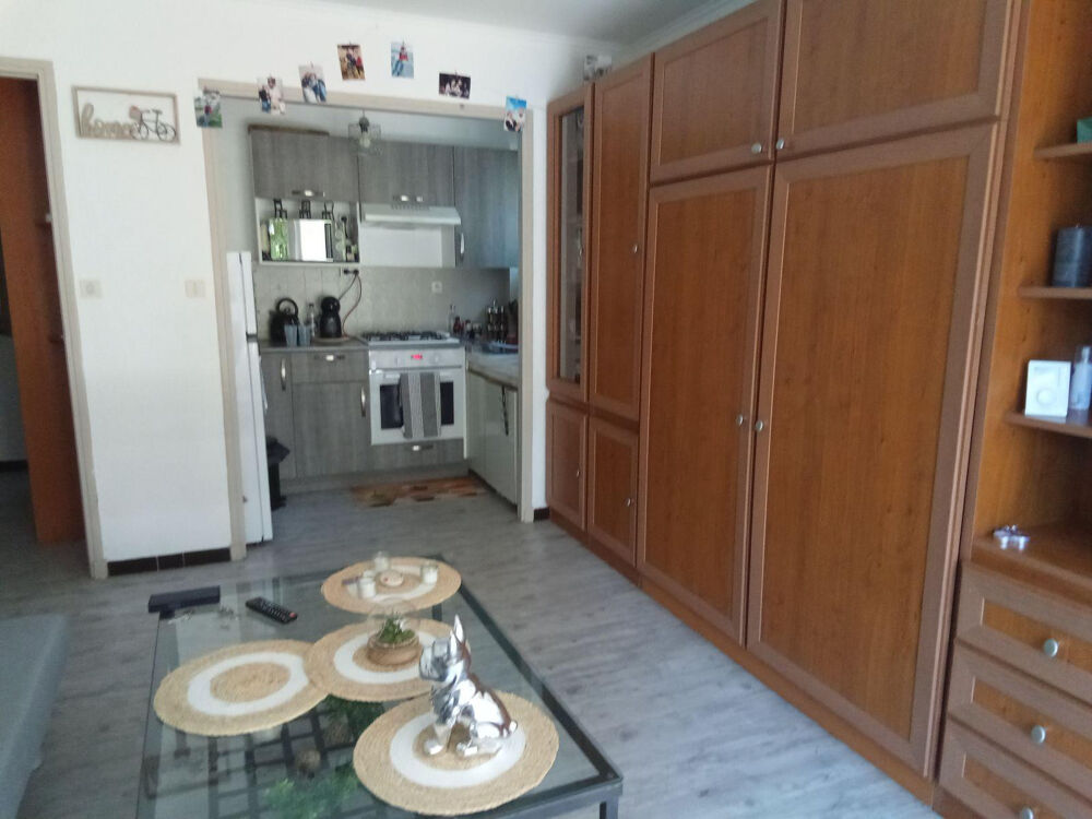 Location Appartement Studio meublé dans immeuble très calme Carqueiranne