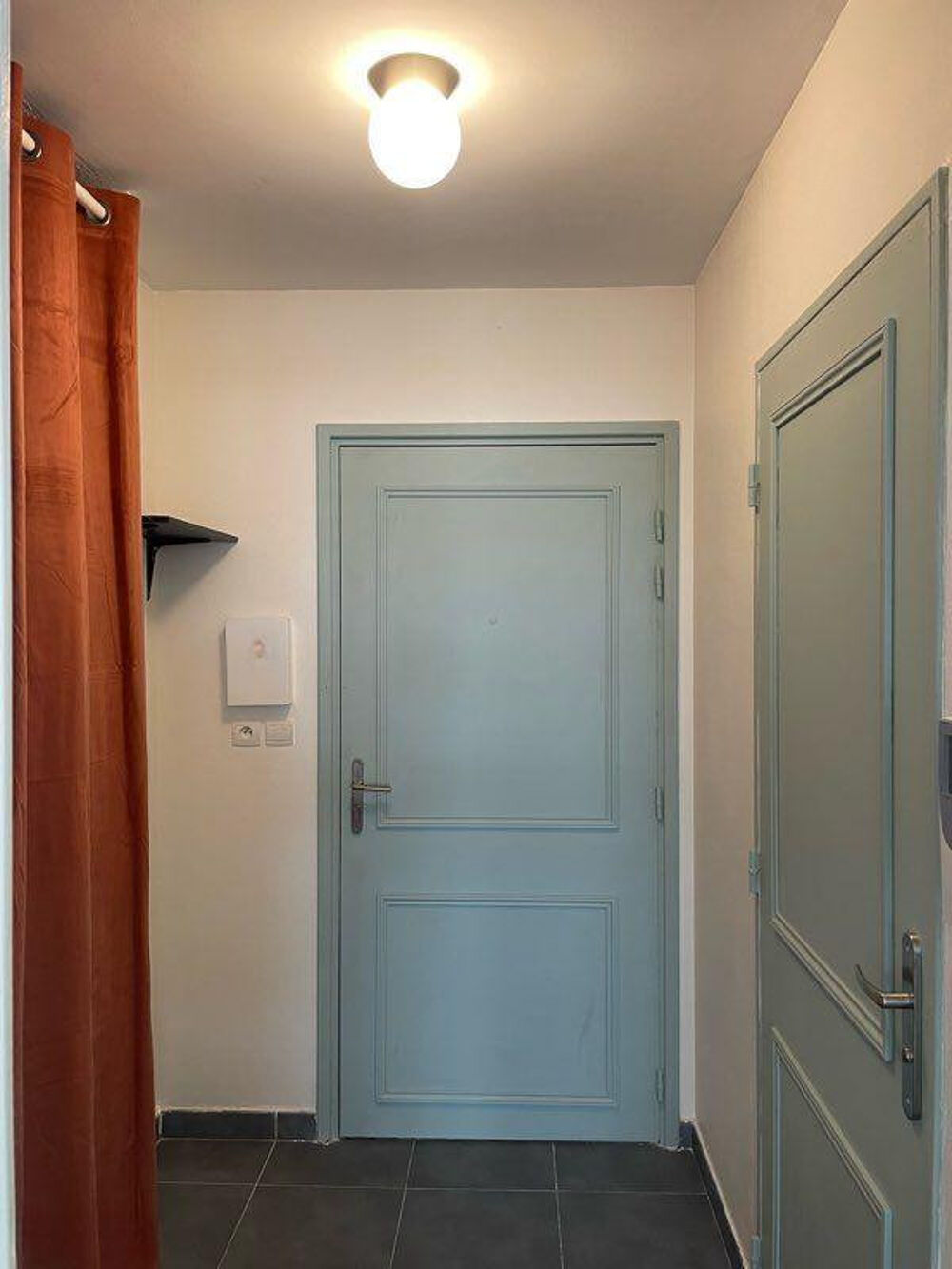 T2 meublé 31 m²  Marseille 2? (Joliette / Répu)