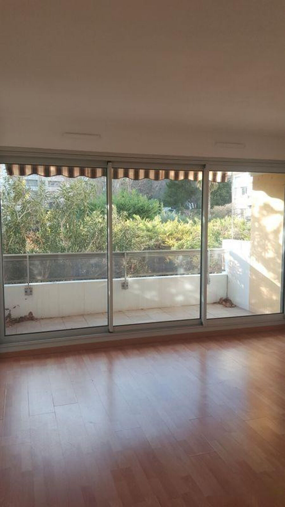 Location Appartement T2 46m2 large balcon et parking privatif Marseille 12