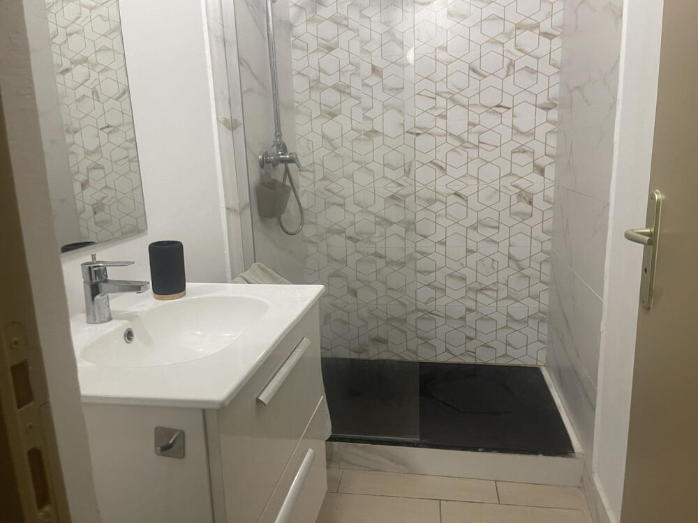 Location Appartement Chambre meublée avec balcon privatif - colocation Pointe-à-pitre