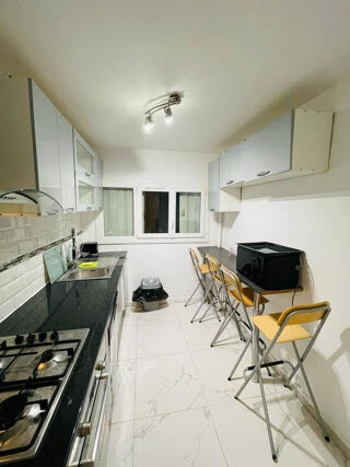  Appartement à louer 5 pièces 81 m²