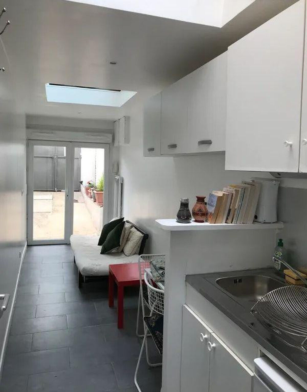 Location Appartement Beau studio meublé 17m² refait cour privative 13m² Nanterre