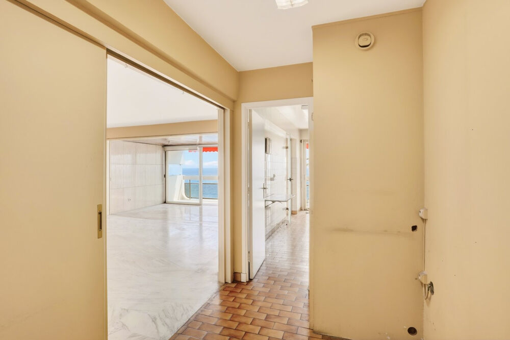 Nice - Promenade des Anglais - Appartement 3 pièces de 113 m² avec un fort potentiel d'aménagement