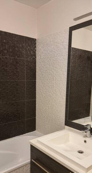  Appartement à louer 2 pièces 45 m²
