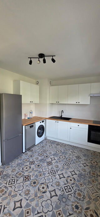  Appartement à louer 4 pièces 81 m²