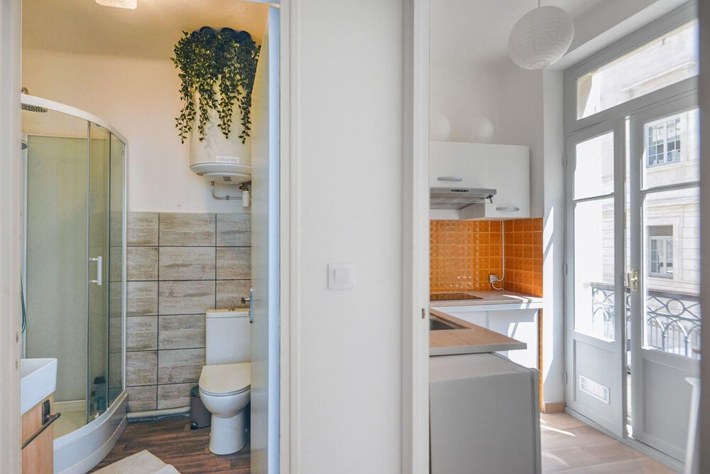 Location Appartement Beau studio meublé 25m² lumineux idéalement placé Marseille 1