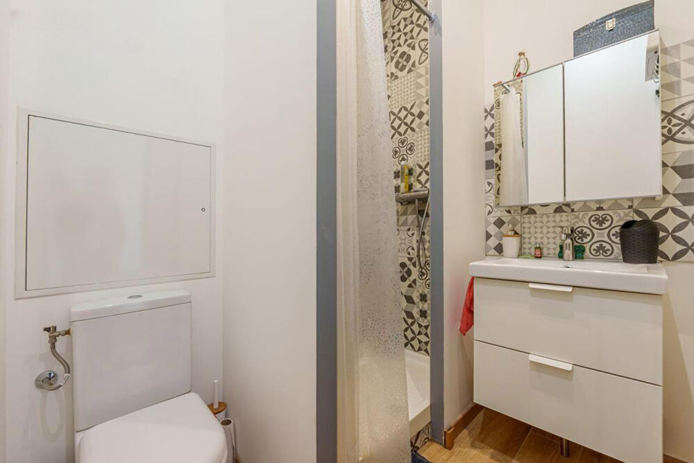 Location Appartement Beau studio meublé 17m² avec grand balcon Marseille 1