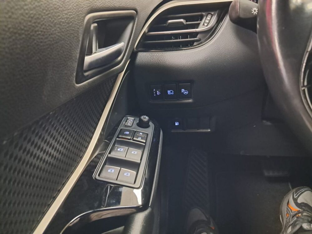 C-HR SUV 1.8 HYBRIDE 122 GRAPHIC 2019 occasion 94500 Champigny-sur-Marne
