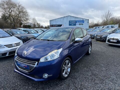 Peugeot 208 1.2 VTi Allure 2012 occasion Pamfou 77830