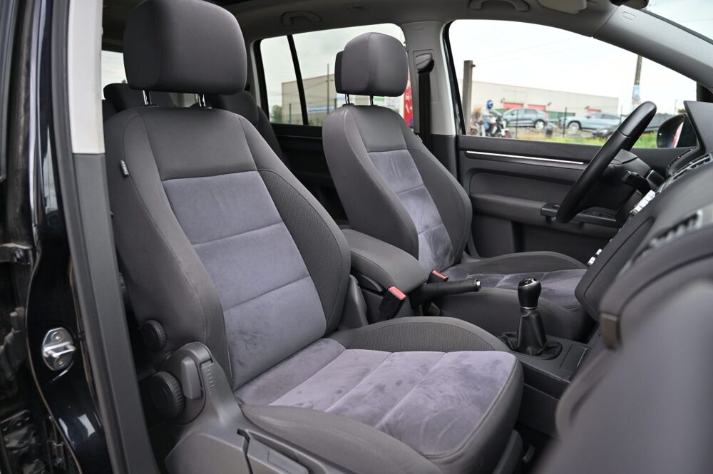 Touran 1.6 TDI 105CH BLUEMOTION CONFORTLINE TOIT PANO 2014 occasion 59136 Wavrin