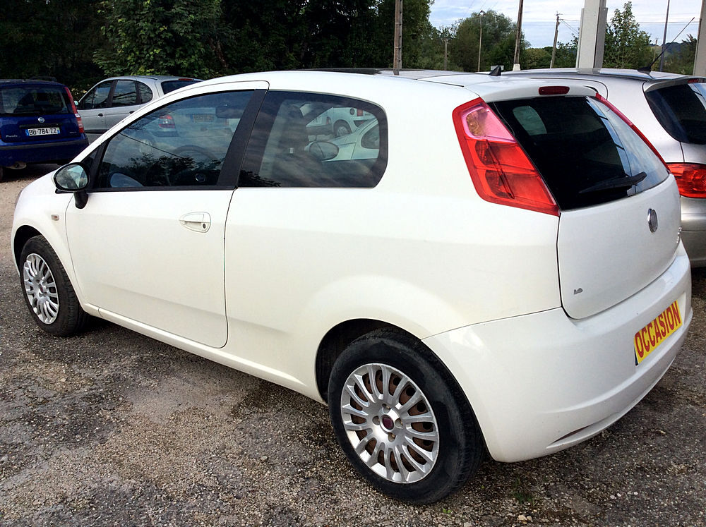 Punto 1.2 65cv 3 portes 1&egrave;re Main 2009 occasion 52300 Vecqueville