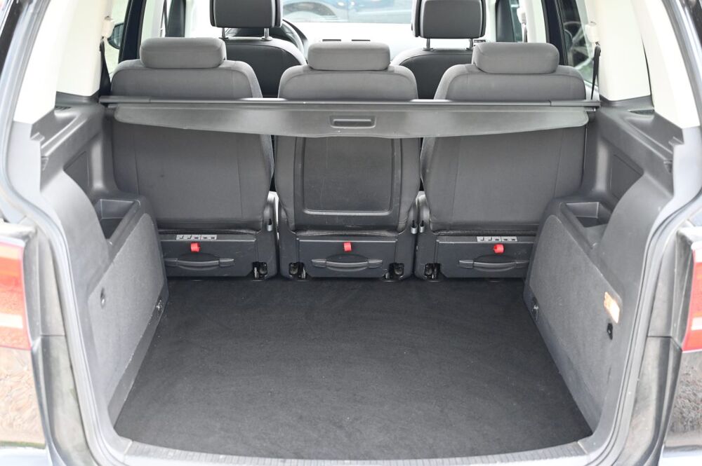 Touran 1.6 TDI 105CH BLUEMOTION CONFORTLINE TOIT PANO 2014 occasion 59136 Wavrin
