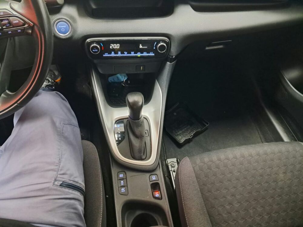 Yaris HYBRIDE 1.5 116H FRANCE BUSINESS 2021 occasion 94500 Champigny-sur-Marne