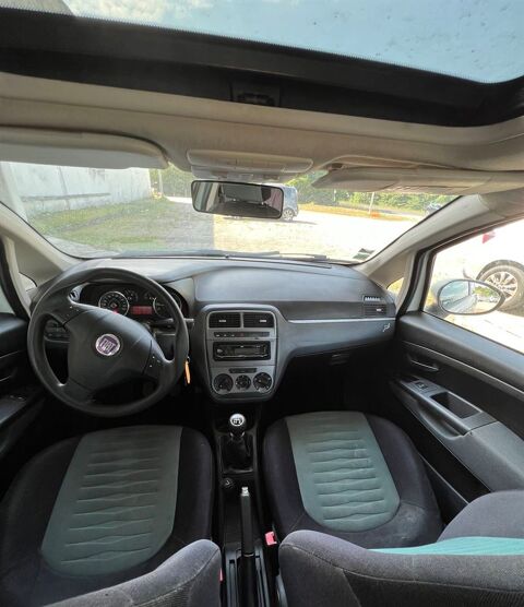 Punto 1.2 65cv 3 portes 1&egrave;re Main 2009 occasion 52300 Vecqueville