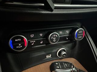 Stelvio 2.2 Diesel 210ch Super Q4 AT8 2017 occasion 78970 M&eacute;zi&egrave;res-sur-Seine