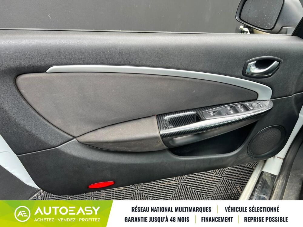 M&eacute;gane III Phase 2 Coup&eacute; Cabriolet 1.5 dCi 110 cv 2011 occasion 97460 Saint-Paul