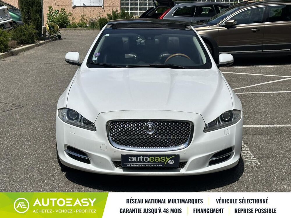 XJ 3.0 V6 Luxe Premium / ENTRETIEN OK / DISTRIBUTION OK / VIDAN 2013 occasion 69120 Vaulx-en-Velin