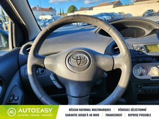 Yaris 1.4 D-4D 75 FINITION SOL /MOTEUR A CHAINE / IDEAL JEUNE COND 2004 occasion 79000 NIORT