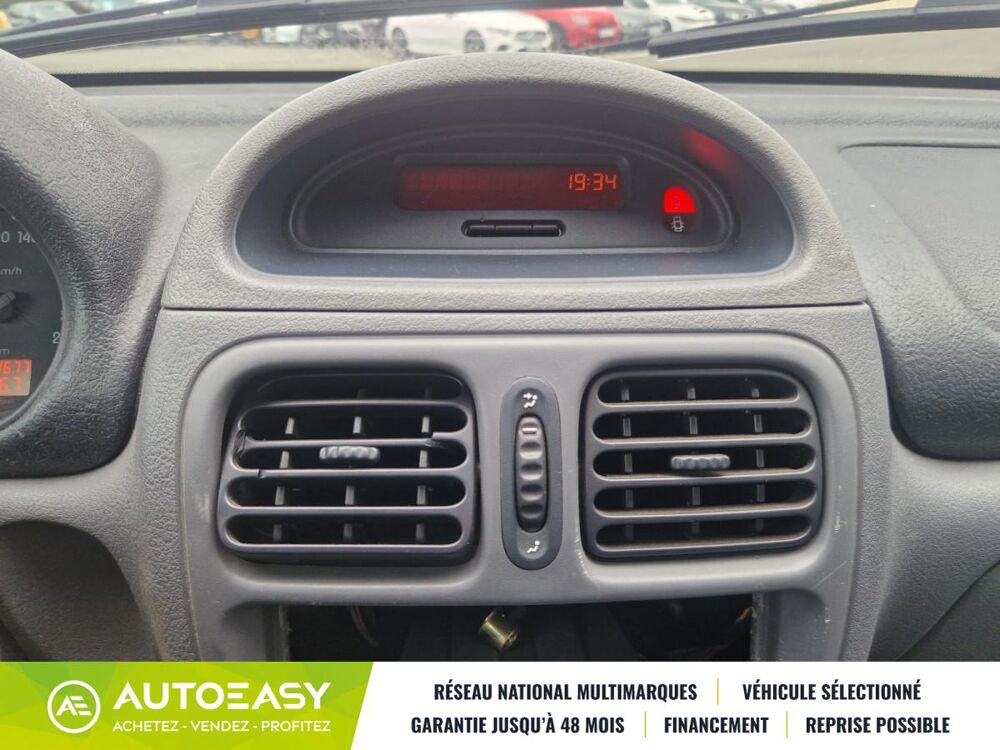 Clio II 5 Portes 1.2 i 60 / BON ETAT / ENTRETIEN COMPLET 1999 occasion 79000 NIORT